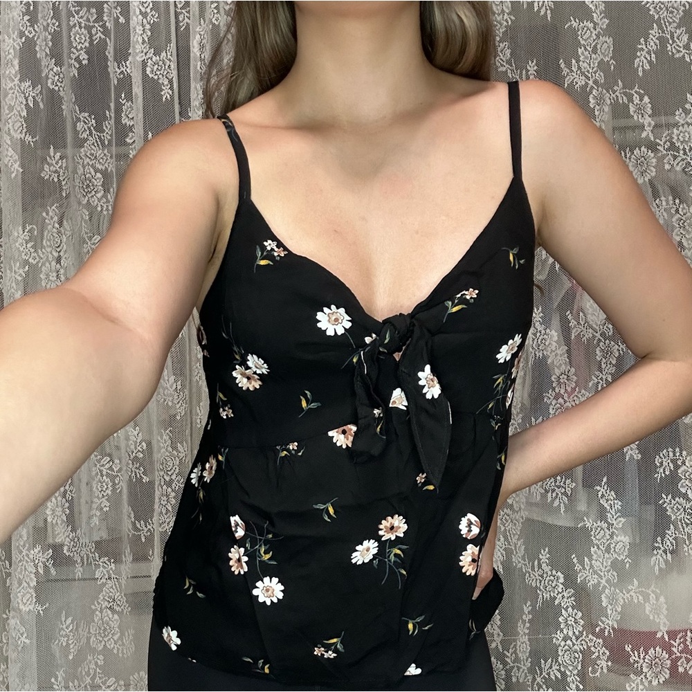 ♡ Hollister Floral Flowy Tank ♡